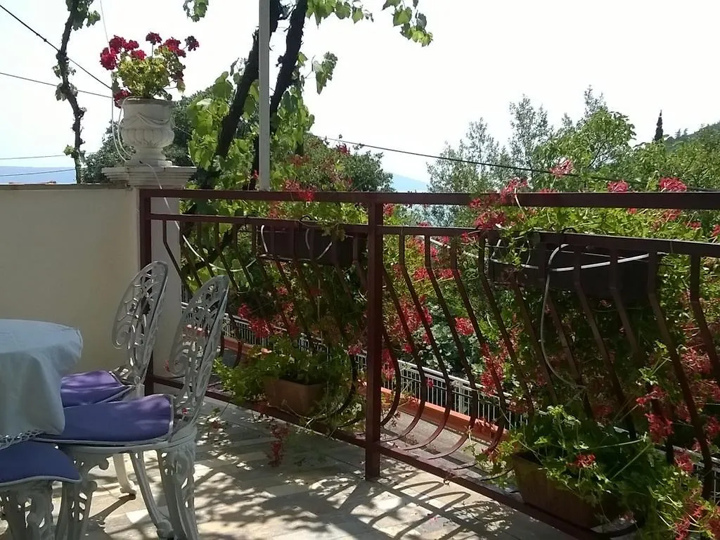 德斯科维奇公寓与客房旅馆 Mošćenička Draga 公寓